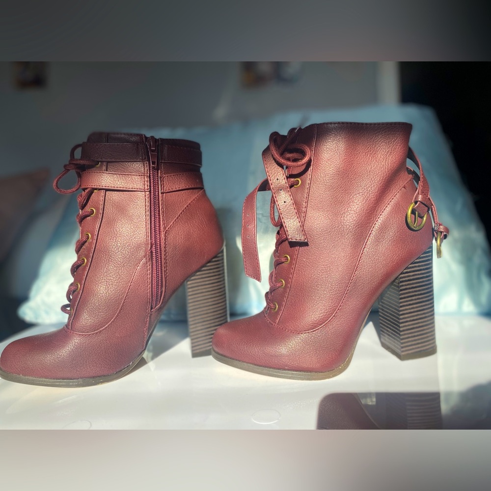 JustFab ankle booties. Women size 6. Heel 4in no platform. Worn once.